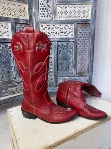 Red cowboy boots 8