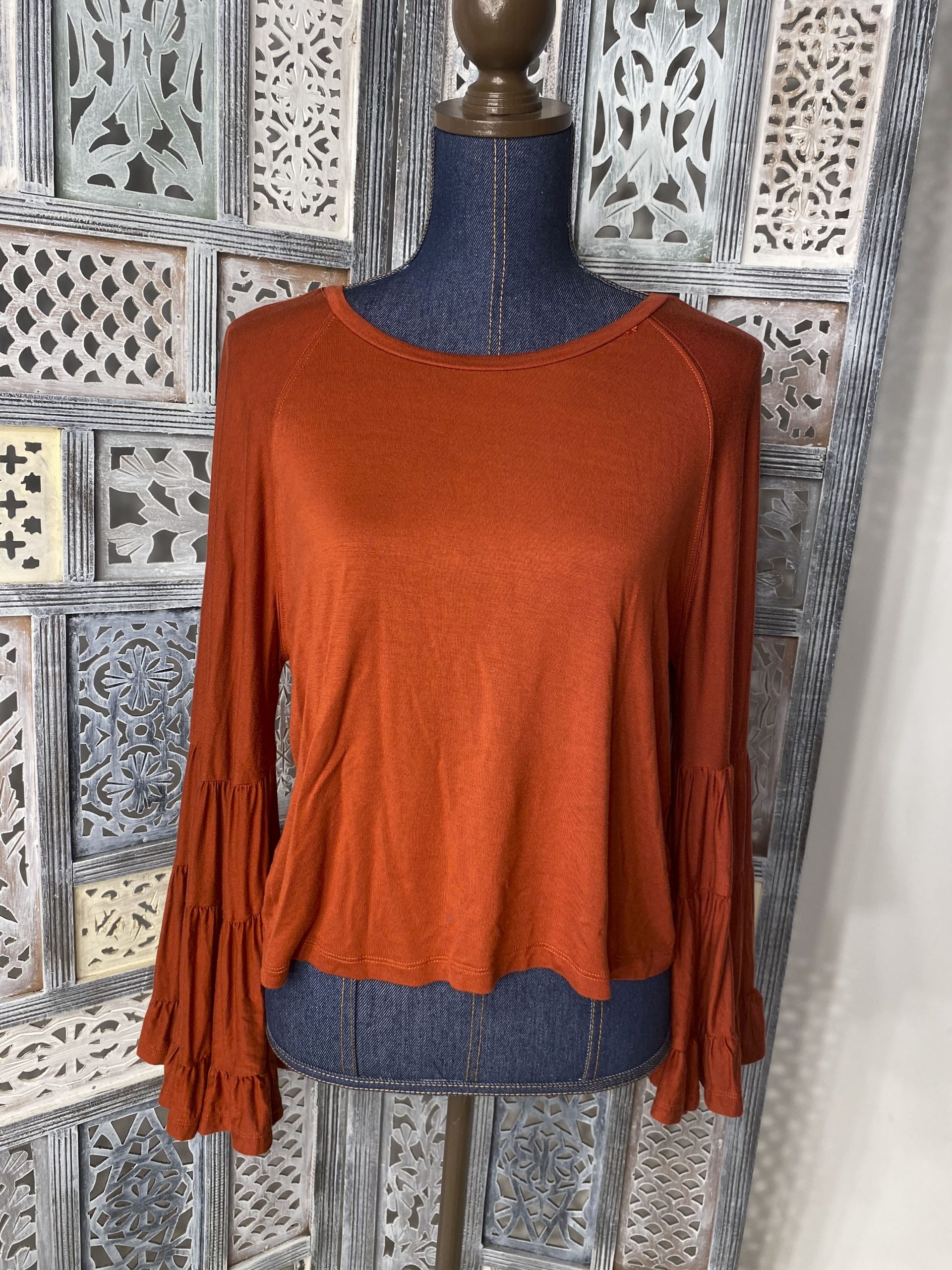 rust bell sleeve top size Large