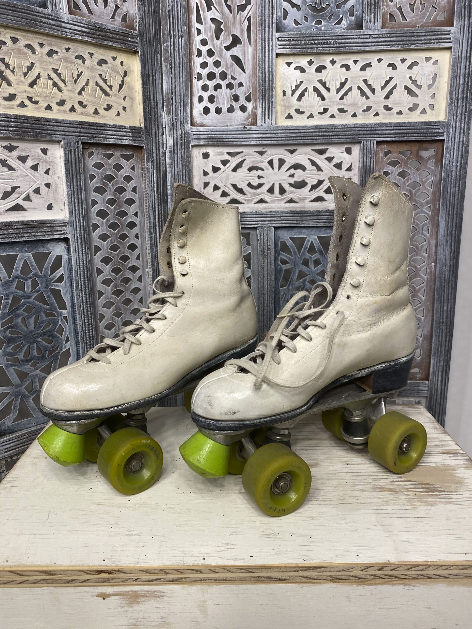 vintage roller skates size 8